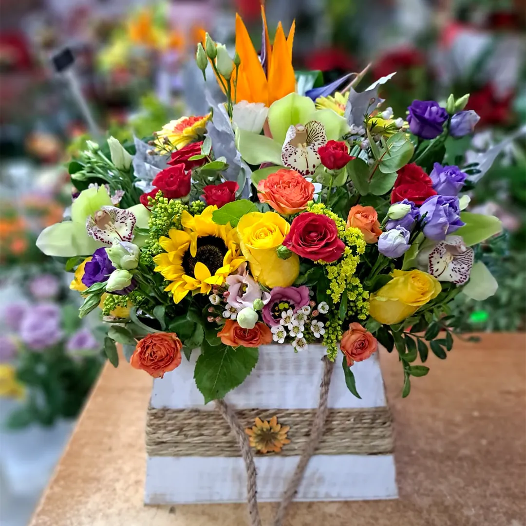 Floral arrangement, a magical show